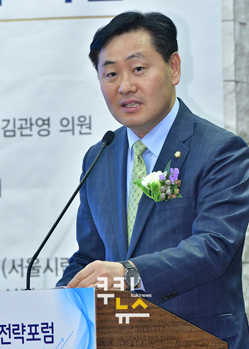 미래금융전략포럼에 참석한 김관영 의원