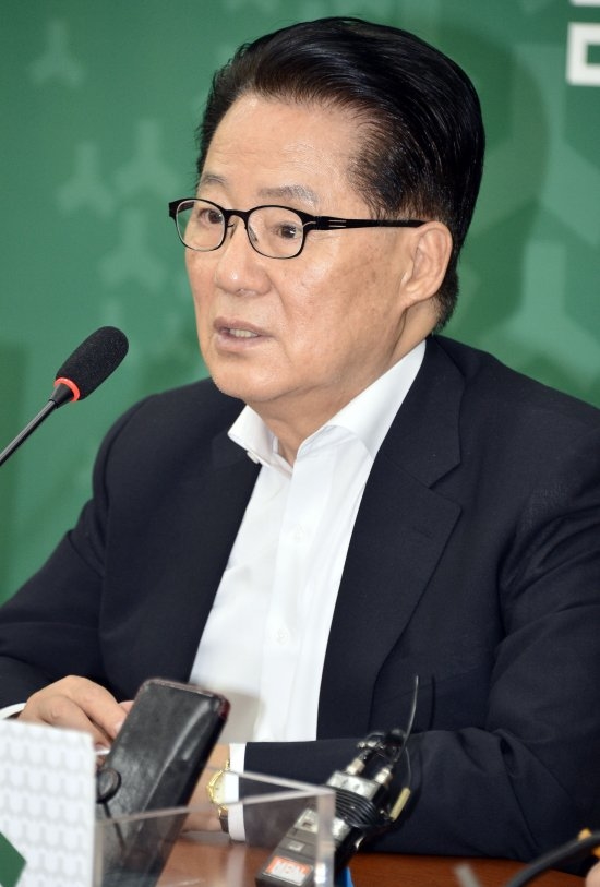 박지원 “문재인, 800평 집 소유과정 공개하라”