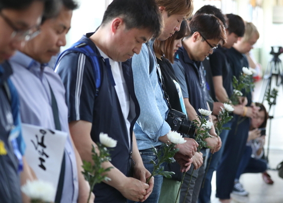 ‘구의역 사고 1주기’ 청년·노동단체, 사망자 김군 추모 문화제 열어