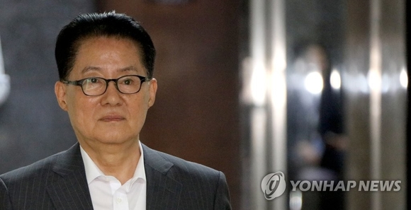 박지원 “추미애, 대통령 전화 못 받아 불만… 국민의당에 화풀이”