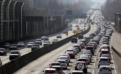 추석 당일 10시, 전국 고속도로 정체 증가…서울에서 부산 7시간20분