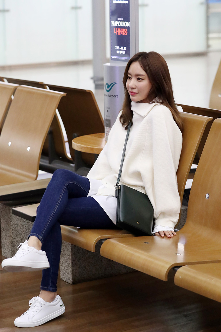김아중 '앉아있는 모습도 공항여신'