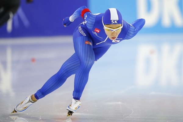 ‘빙속여제’ 이상화, 고다이라에 져 월드컵 500m 은메달