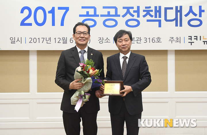 '2017 공공정책대상' 중앙행정기관 부문 수상한 고형권 차관