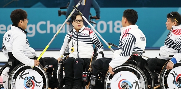 한국 휠체어 컬링, 세계랭킹 2위 중국 꺾고 조1위 확정