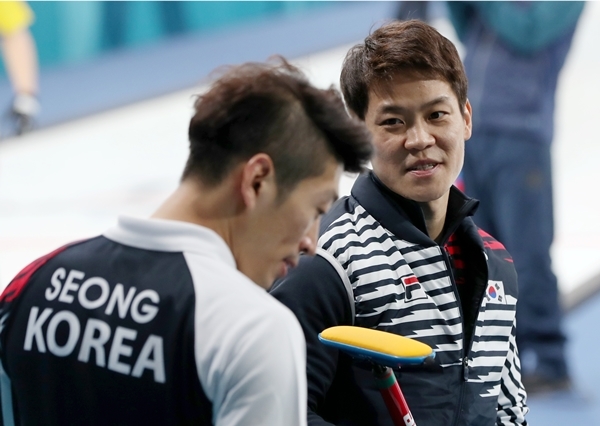 남자 컬링대표팀, 세계선수권서 중국에 패하며 3승1패 공동 3위