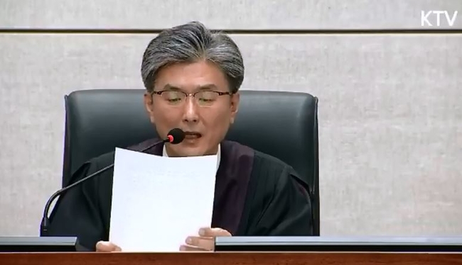 최순실에 징역 20년 선고한 김세윤 재판장...‘박근혜 1심 선고’는?