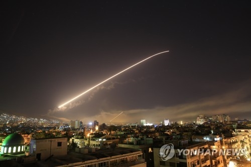 러시아 “미국·동맹국, 시리아에 100여발 발사…미사일 상당 부분 격추”