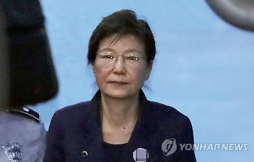 박근혜 국선변호인 “전부 무죄” vs 검찰 “징역 24년도 가볍다”