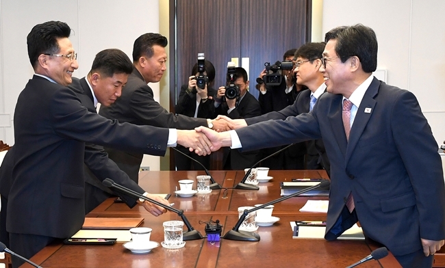 남북단일팀, 아시안게임서 독도 들어간 한반도기 드나