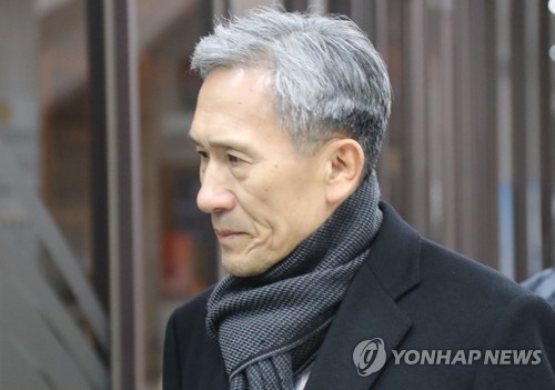 ‘댓글공작’ 김관진, 1심서 징역 2년6개월…“헌법적 가치 침해”