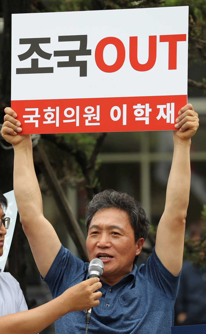 이학재 한국당 의원, 단식 농성 돌입 “조국 퇴진하라”