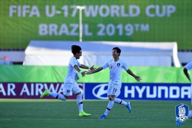 한국 U-17, 칠레 2-1로 꺾고 16강 진출