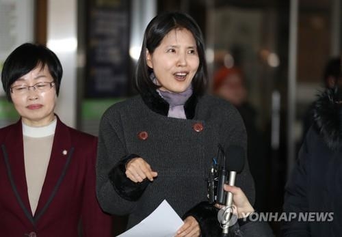 ‘성추행 의혹’ 고은 시인, 최영미 시인 상대 2심 손배소도 패소