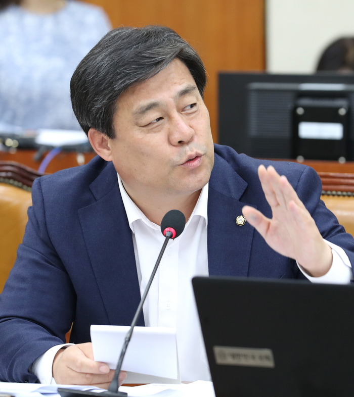 김선동 의원, 한국당 원내대표 출마…후보 5명으로 늘어