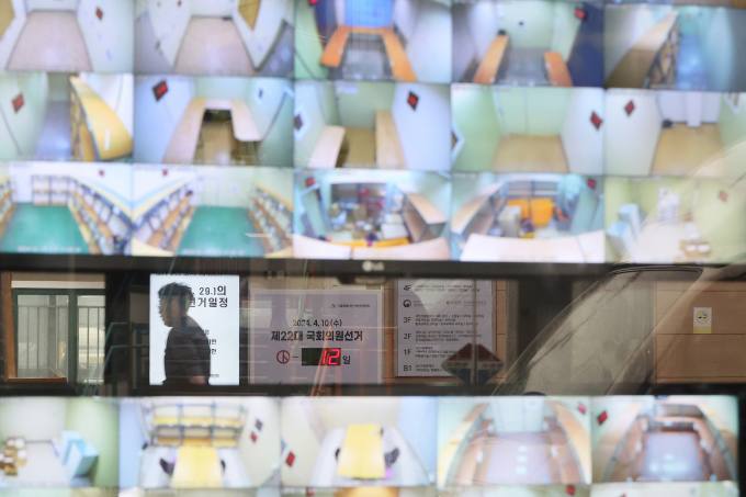 서울선관위, 투표함 보관소 CCTV 열람 모니터 설치