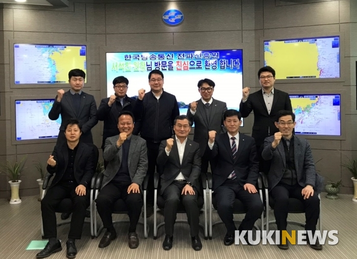 서석진 한국방송통신 전파진흥원장은 8일 수협중앙회 목포어업정보통신국을 방문했다.