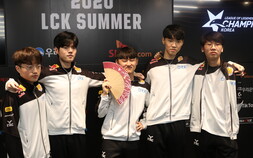 [LCK] '한타'의 젠지 vs '운영'의 DRX… 짜릿함 가득했던 '전율의 106분'