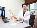 [건우리포트] 무릎관절 손상 부추기는 아시안 스쿼트 자세 '쪼그려앉기'