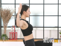 [쿠키영상] '요가 여신' 황아영의 칼로리를 소모하는 다이어트 요가…변형된 전사 자세