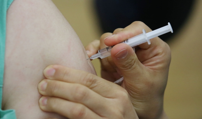 '모더나 백신' 이르면 이번주 접종 시작…30세 미만 의료기관 종사자 대상
