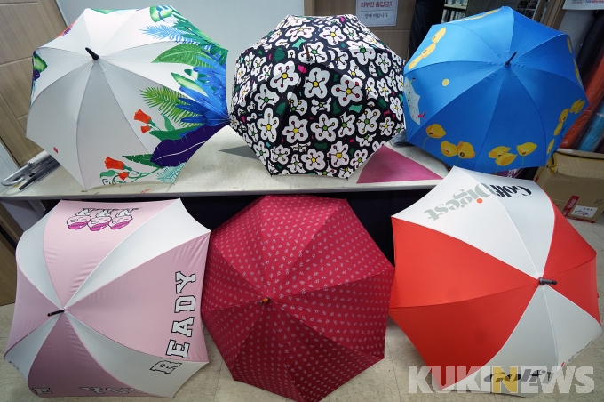 [비소식이 반가운 그곳] 장마철 든든한 ‘방패’ 우산공장