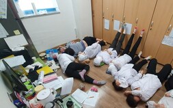 19명이 샤워실 앞에 줄을 섰다 [1.5평의 권리⑤]