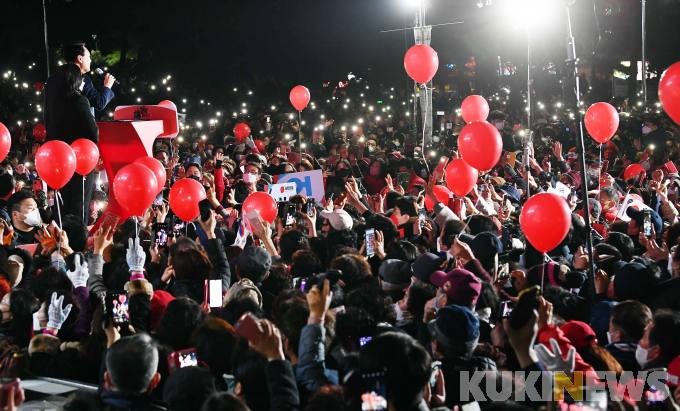 윤석열, 2만명 모인 마산서 “민주당에 속지마라”