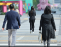 직장인 10명 중 4명, 임시공휴일 근무해도 수당 못 받아