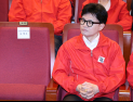 ‘실망스럽다’ 씁쓸한 표정으로 방송 지켜보는 한동훈 