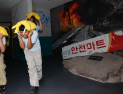 ‘지진이다’ 대피 요령 교육받는 어린이들