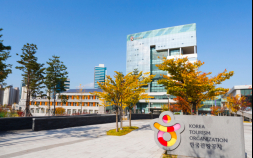 해마다 닮은꼴 행사…‘K관광’ 선도할 혁신 동력 찾으려면 [관광공사는 지금③]