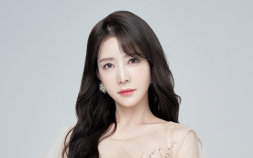 트로트가수 한봄, 창원 마운드 오른다…애국가 이어 시구까지