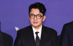 방시혁, 하이브 임직원에 ‘부정거래 의혹’ 사과…“조속히 귀국해 조사 받겠다”