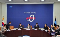 ‘성비위 파문’ 조국혁신당, 지도부 전원 사퇴…비대위 체제로