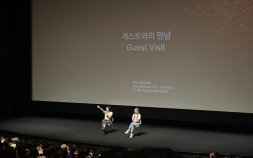 영어 자막에도 보란 듯 떼창…‘케데헌’ 찐팬 모인 韓 첫 싱어롱 어땠나 [30th BIFF]