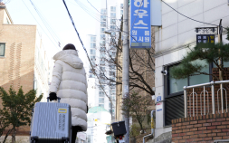 독립한 20대 빈곤층, 부모와 ‘생계급여’ 따로 받는 실험한다 