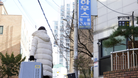 독립한 20대 빈곤층, 부모와 ‘생계급여’ 따로 받는 실험한다 