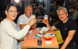 젠슨황·이재용·정의선 ‘치맥 회동’…치킨집 주변 ‘인산인해’