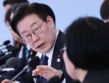 李대통령 “집값 안정, 반드시 성공”…국힘 “주택 소유자 협박” 與 “투기세력 편들기”