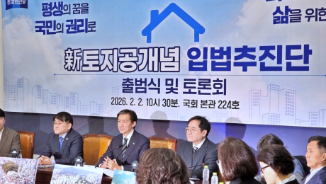 ‘新토지공개념’ 빗장 연 조국…우려에도 ‘3법’ 추진 [토지공개념 재입법 진단④]