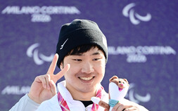 이제혁, 패럴림픽 스노보드 크로스 동메달…한국 역사 썼다