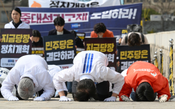 삼보일배 정진·부상투혼 108배 “내란 청산은 정치개혁뿐”