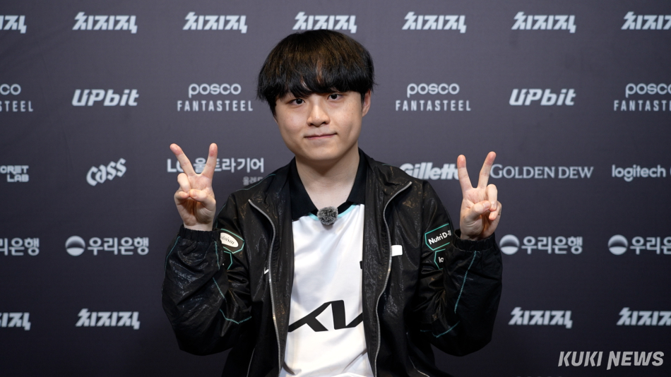 ‘쇼메이커’ 허수가 11일 서울 종로구 LCK 아레나에서 열린 젠지와의 2026 LoL 챔피언스 코리아(LCK) 정규 시즌 1라운드 경기가 끝난 뒤 쿠키뉴스와 인터뷰 하고 있다. 송한석 기자