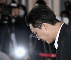 ‘무단결근 의혹’ 송민호 첫 재판…고개 숙여 사과 [쿠키포토]