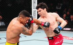 마이크 맬럿, UFC 11위 길버트 번즈에게 3R 펀치 TKO승…랭킹 진입 유력
