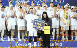인천도시공사, SK호크스 꺾고 첫 통합 우승…남자 핸드볼 새 시대 열어 [H리그]