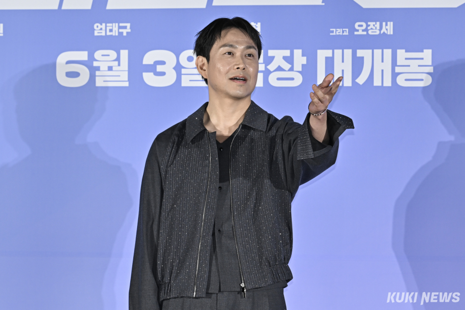 배우 오정세가 7일 서울 광진구 롯데시네마 건대입구에서 열린 영화 ‘와일드 씽’ 제작보고회에 참석해 포즈를 취하고 있다.