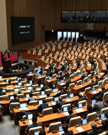 ‘39년 만’ 국회 본회의 오른 헌법 개정안…국힘은 표결 불참