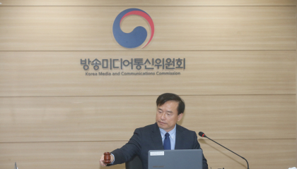 ‘10만 유튜버’ 허위 정보 유포 땐 5배 배상…네카오도 대응 의무